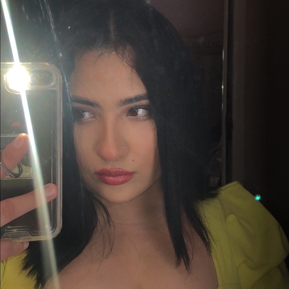 Meet your Posher, Cristal - Picture 1 of 1